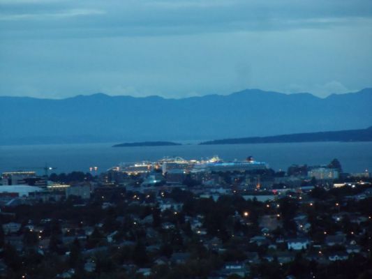 Look, Bernie! I can see our ship!
