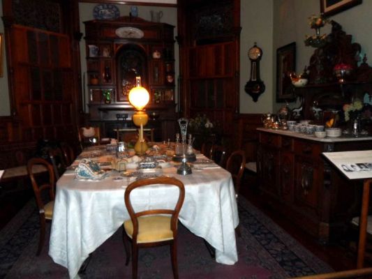 Dunsmuir Castle tour in Victoria
