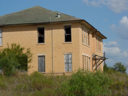 Ols Asherton TX High School
This looks like the original building
