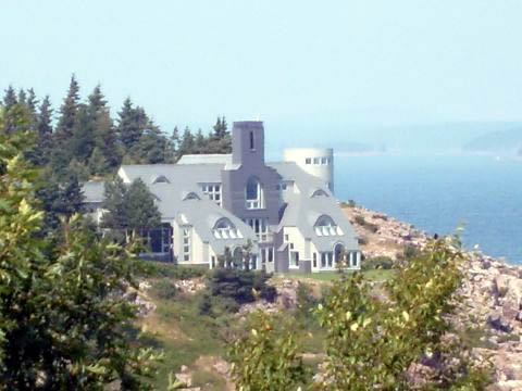 Unusual homes of the wealthy in the area
Once upon a time, the wealthy like the Vanderbilts and Rockefellers kept summer homes here.
