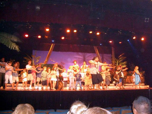 Teaching the audience to dance and tell a story
