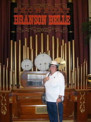 Bransonbelle Showboat
Dinner show and sail around the lake on this paddle wheeler.
