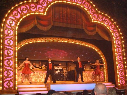 Bransonbelle show
They sang 50 award winning songs and did some magic. The band played during dinner.
