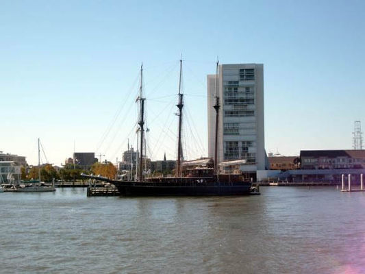Period sailing ship
Charleston was another important shipping port on the east coast. The Union kept it blockaded during the Civil War which did not stop blockade runners who still managed to get very wealthy.
