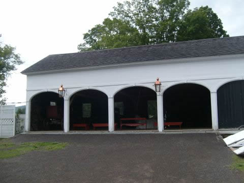 Carriage house
