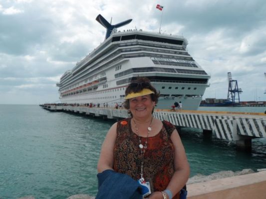 Bernie in front of the Carnival Triumph in Progresso
