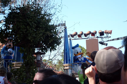 Goofy and Donald on parade
