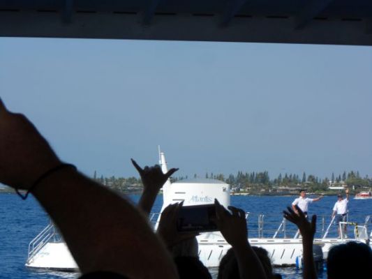 LOL. Proper "Hang Loose" salute to the sub crew.
