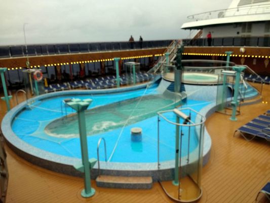Lido deck pool and hot tub
