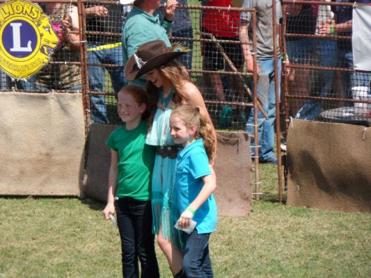 2nd place greased hog catching winners
Yep, 2 little girls beat out several older teams!
