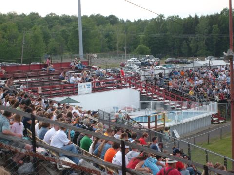Company section
Companies can reserve this section with a swimming pool and snack bar right next to the track.
