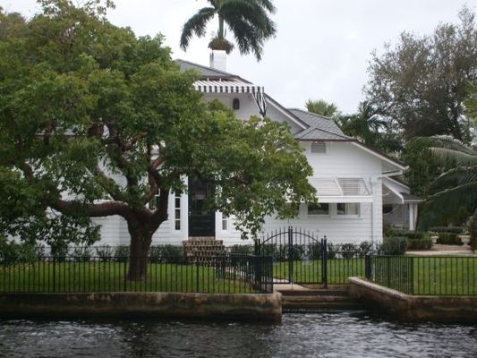 Love the gate and steps into the water on this one
