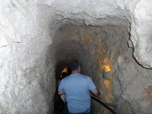 natural_bridge_cavern03.jpg