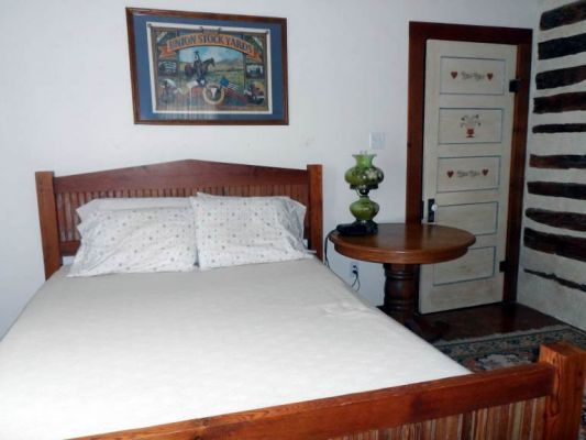 Bedroom with a queen bed
