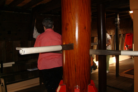 The capstan
The capstan was used to raise and lower the anchor as well as to load cargo on board.
