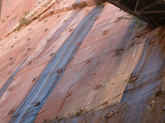Retaining bolts in the canyon walls
