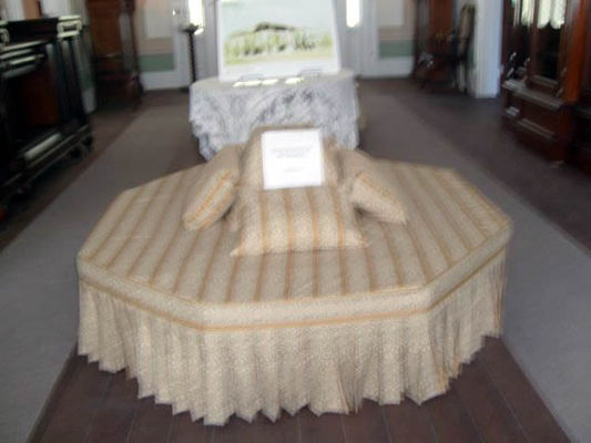 There are 2 such setees in the front hall under high ceilings
