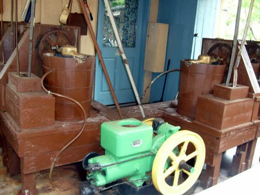 Ice cream maker
