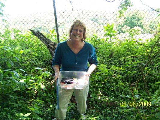 Cousin found this geocache on her own
Yep. She's got the hang of it.
