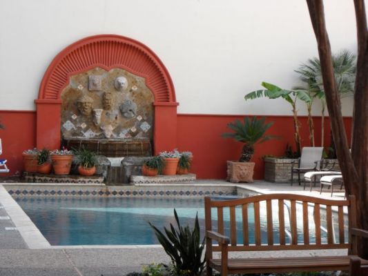 San Antonio hotel pool and fountain
