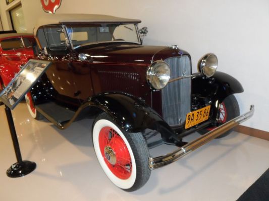 1932 Ford Model 18 Roadster
