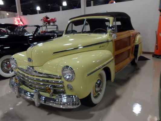 1947 Ford Super Deluxe Sportsman Convertible
