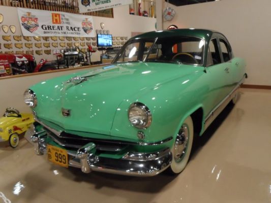 1951 Kaiser Deluxe Golden Dragon
