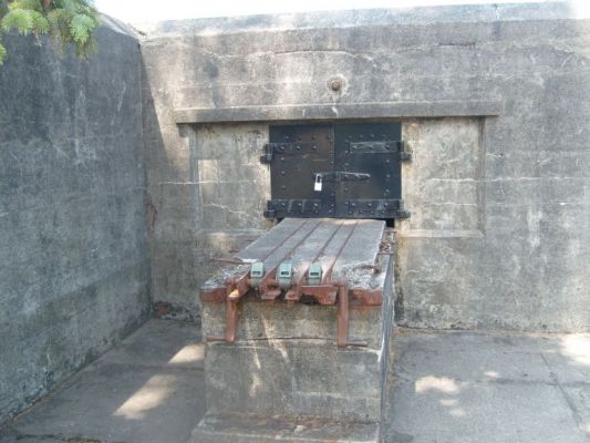 Artillery shell transport
