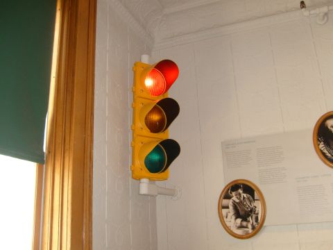 Syracuse invents the traffic light

