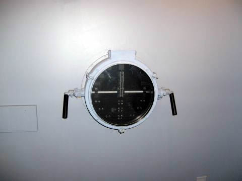 Flash messages to surrounding ships and land with the blinker.
