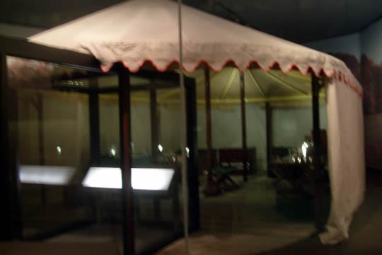 Stand under the dining tent via the glass tunnel
